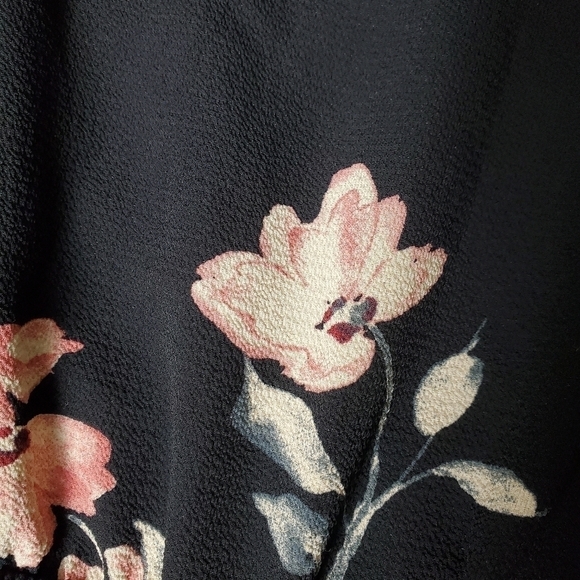 MICHEL Studio Black and Pink Floral Culotte Jumpsuit with Wide-Leg Design - Picture 6 of 8